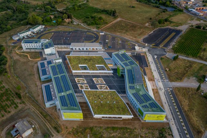 Cubiertas Biosolares, la integración de placas solares en cubiertas ajardinadas