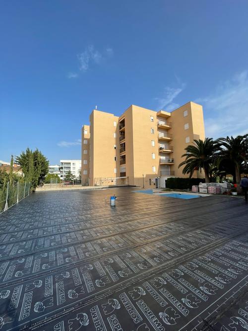 Patio residencial con impermeabilización bituminosa