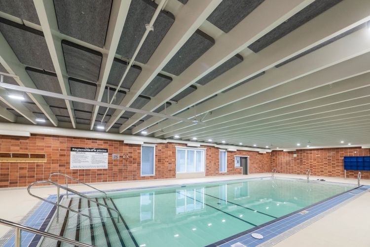 Confort acústico en piscinas cubiertas: cómo reducir la reverberación